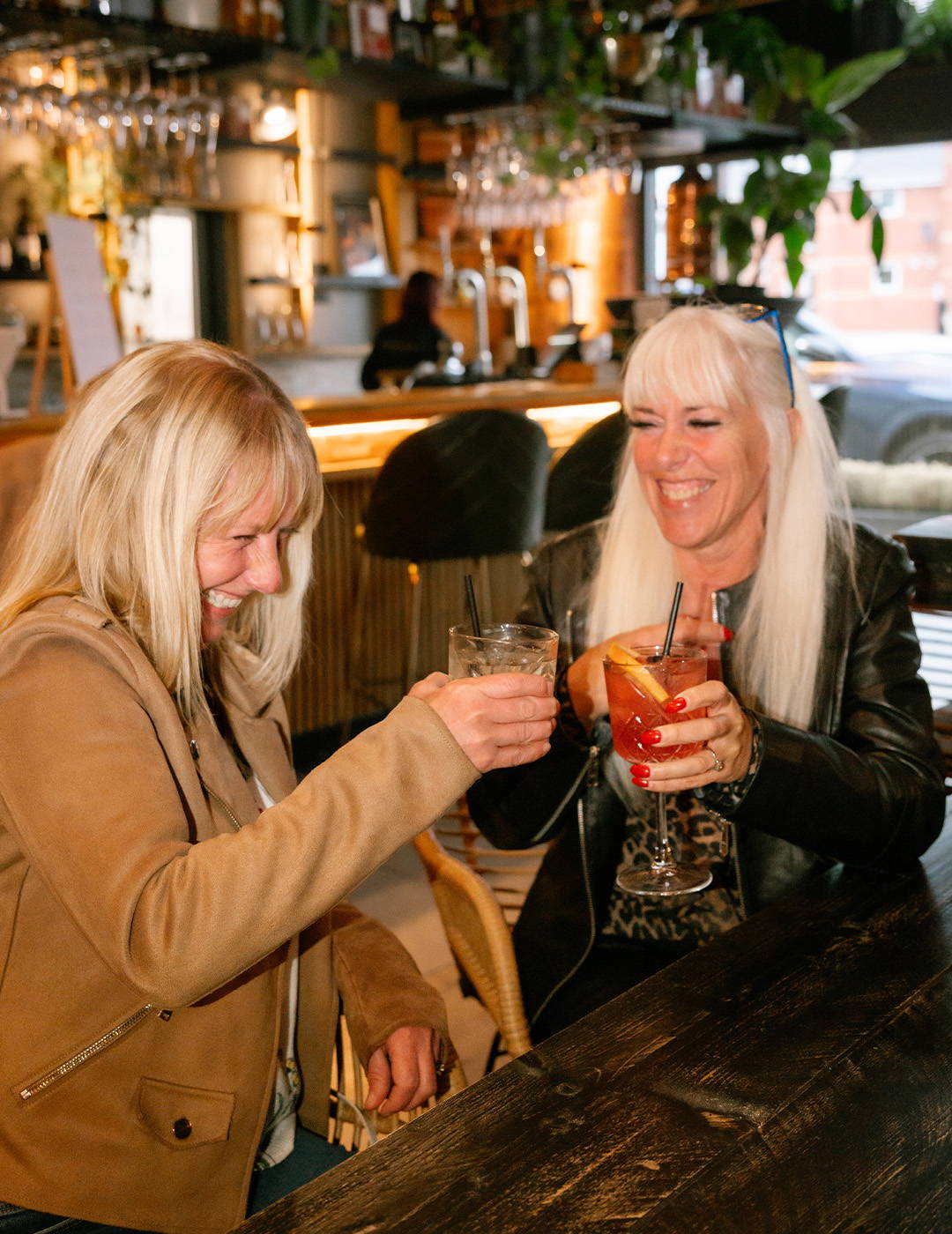 two-friends-with-cocktails